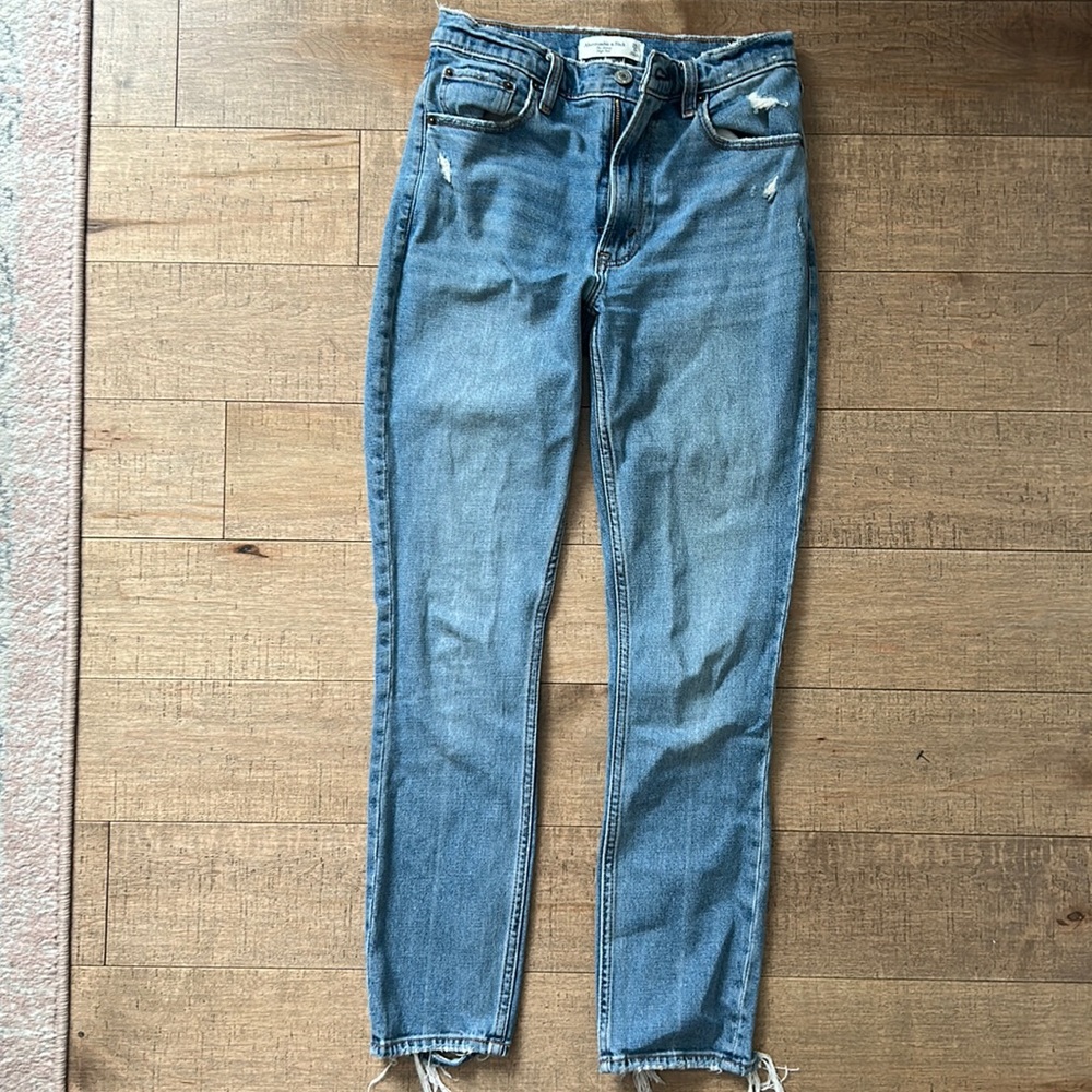 Abercrombie the skinny high rise jean. Size 25/0R